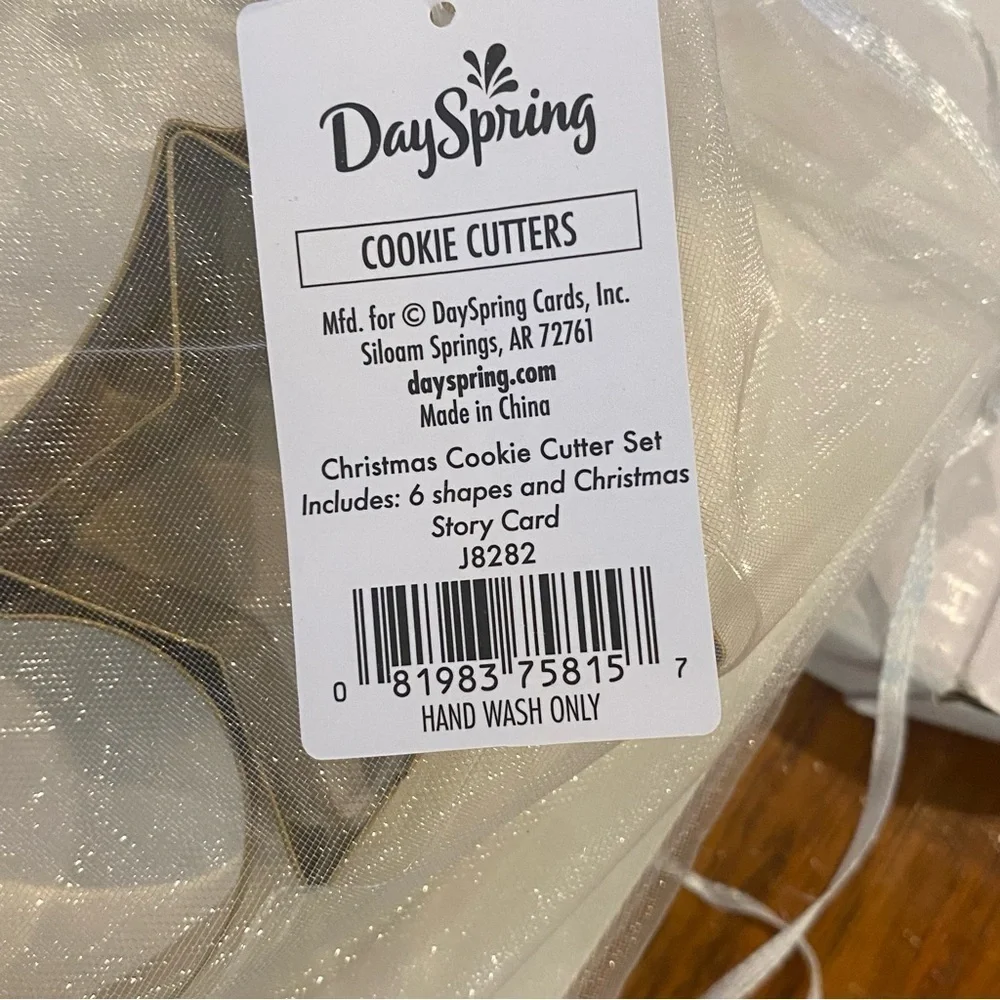 NEW COOKIE CUTTERS Bundle of 2 sets Mixed animals and Christmas themed
